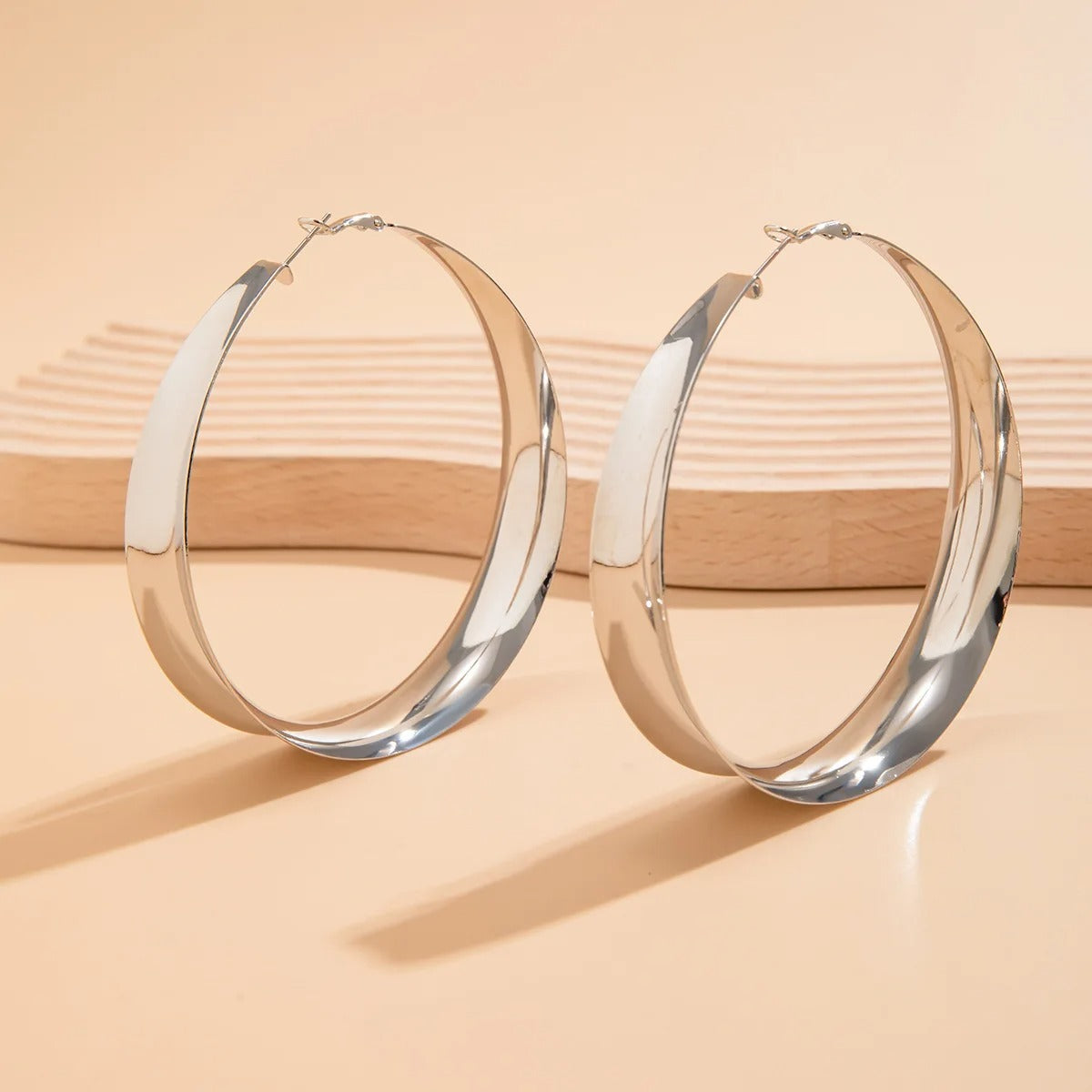 Exaggerated Big Hollow Out Round Hoop Earrings for Women Fashion Circle Shape Ear Rings Ladies Jewelry Gifts Festival ﻿